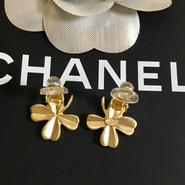 CHANEL - 正規品 シャネル イヤリング クローバー ゴールド ココマーク 四つ葉 金 花の通販 by ☆ハーベスト☆｜シャネルならラクマ