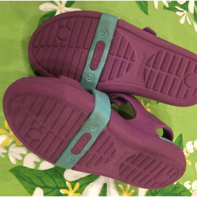 crocs(クロックス)のクロックス サンダル 12  18.5センチ  女の子   キッズ/ベビー/マタニティのキッズ靴/シューズ(15cm~)(サンダル)の商品写真