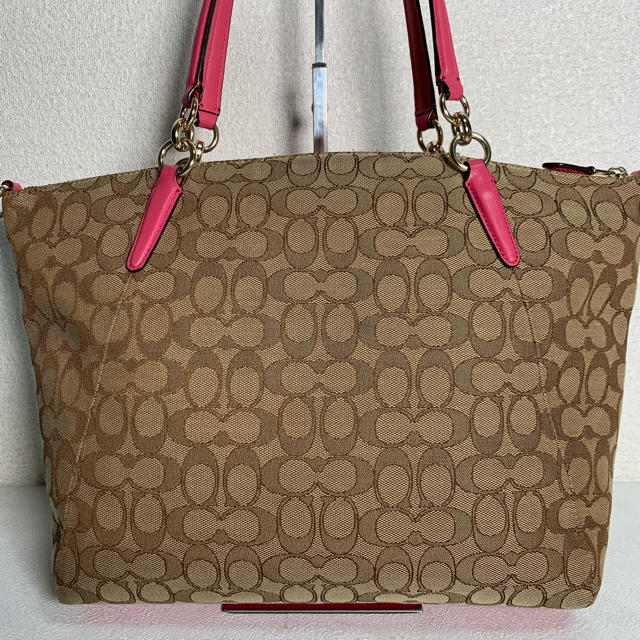 COACH(コーチ)のCOACH コーチ トートバッグ シグネチャー 521 レディースのバッグ(トートバッグ)の商品写真