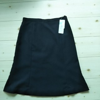 セシール(cecile)の新品 セシール購入 黒の台形スカート 会社制服 Mサイズ(ひざ丈スカート)