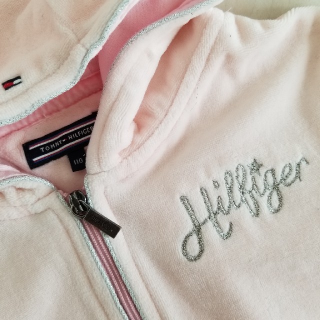 TOMMY HILFIGER(トミーヒルフィガー)のトミーヒルフィガー パーカー 110 キッズ/ベビー/マタニティのキッズ服女の子用(90cm~)(ジャケット/上着)の商品写真