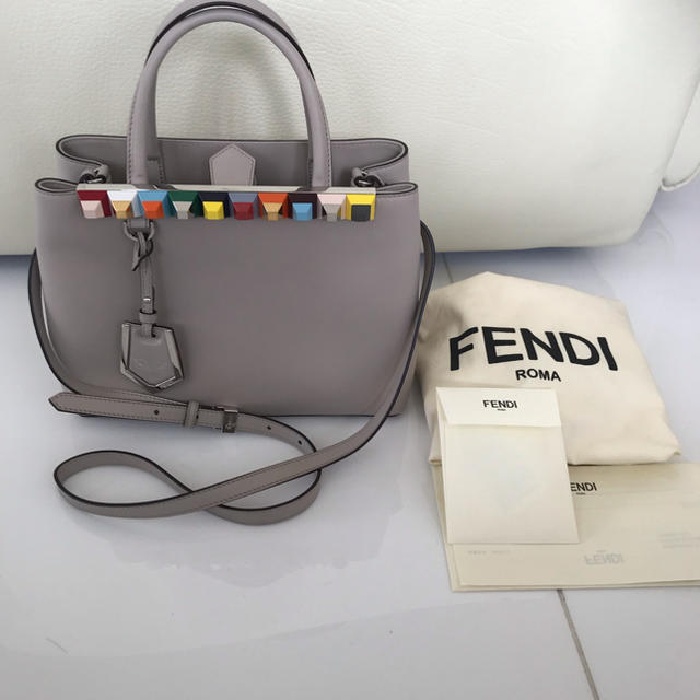 FENDI(フェンディ)の新品同様❤️フェンディ  トゥージュール グレージュ レディースのバッグ(ハンドバッグ)の商品写真