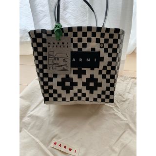 マルニ(Marni)のマルニピクニックバッグ ブラック 新品 5月20日までの出品！(かごバッグ/ストローバッグ)