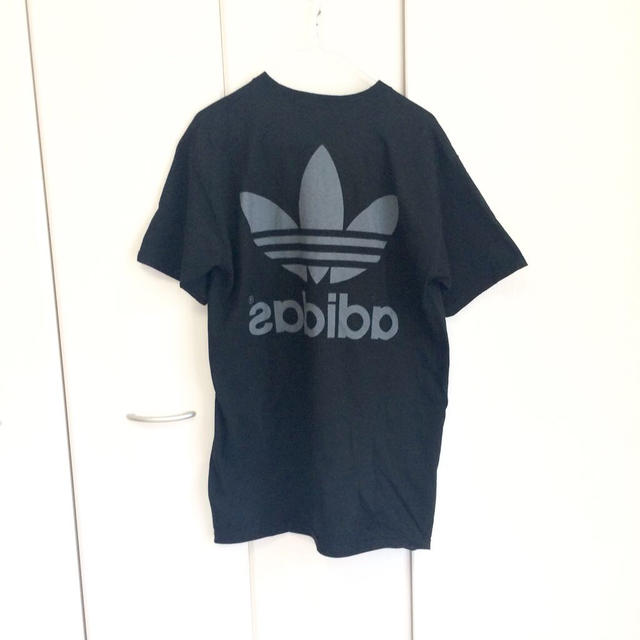 adidas(アディダス)のブラックTシャツ メンズのトップス(Tシャツ/カットソー(半袖/袖なし))の商品写真