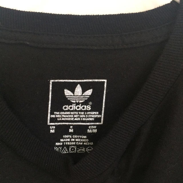 adidas(アディダス)のブラックTシャツ メンズのトップス(Tシャツ/カットソー(半袖/袖なし))の商品写真