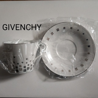 ジバンシィ(GIVENCHY)の『みなさま専用』GIVENCHYジバンシー♯ティーカップと受け皿×2、角皿×1(グラス/カップ)