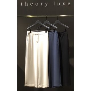 セオリーリュクス(Theory luxe)のtheory luxe ワイドストレートクロップドパンツ 店頭販売中(クロップドパンツ)