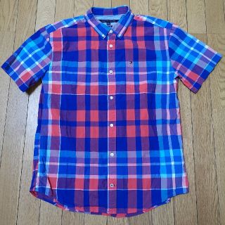 トミーヒルフィガー(TOMMY HILFIGER)のトミーヒルフィガー（メンズ）シャンブレープレーンショートスリーブシャツ　赤系(シャツ)