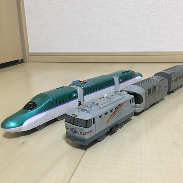 Takara Tomy(タカラトミー)のプラレール 2編成 6車両 はやぶさ、カシオペア 動作確認済み キッズ/ベビー/マタニティのおもちゃ(電車のおもちゃ/車)の商品写真