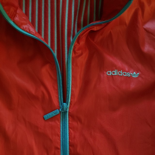 adidas(アディダス)のadidas　アディダス　ウインドブレーカー　赤×水色　L　ジャージ　ストライプ メンズのジャケット/アウター(ナイロンジャケット)の商品写真