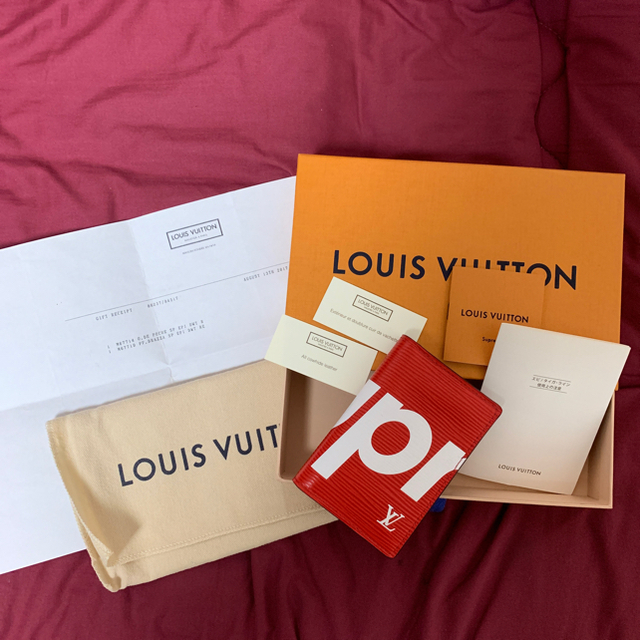 LOUIS VUITTON(ルイヴィトン)のルイヴィトン   シュプリーム パスケース メンズのファッション小物(名刺入れ/定期入れ)の商品写真
