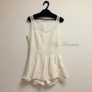 リリーブラウン(Lily Brown)のLilyBrown ペプラムロンパース(ミニワンピース)