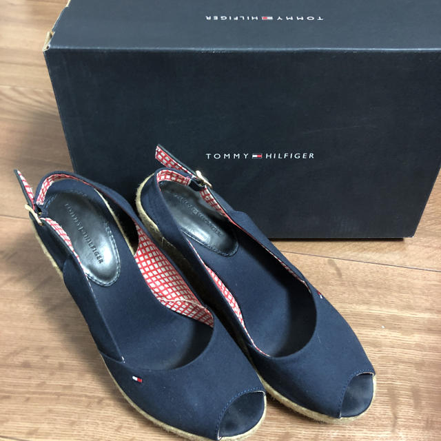 TOMMY HILFIGER(トミーヒルフィガー)の値下げしました　TOMMY HILFIGER ウェッジソールサンダル レディースの靴/シューズ(サンダル)の商品写真