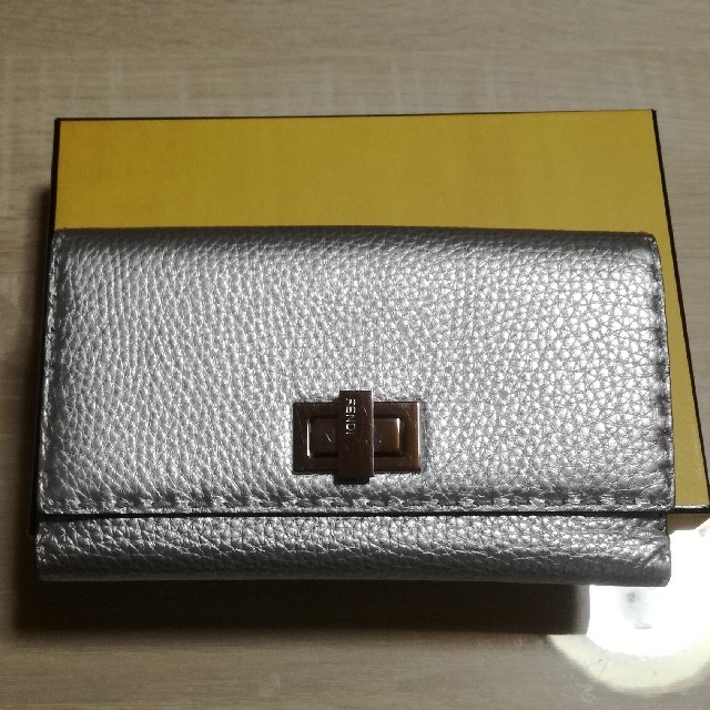 FENDI ピーカブー セレリア ツイストロック 長財布 箱・保存袋・カード付属