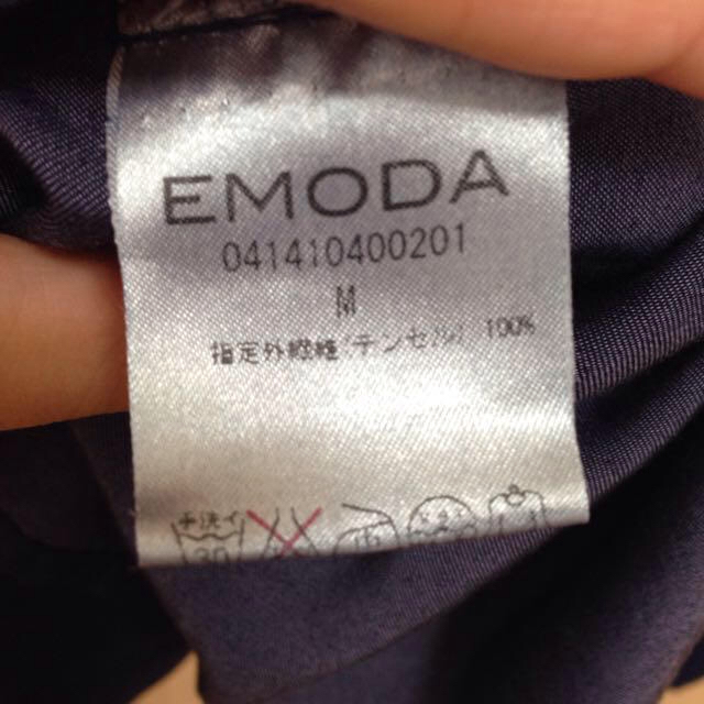 EMODA(エモダ)のEMODA オフショルデニムシャツ レディースのトップス(シャツ/ブラウス(長袖/七分))の商品写真
