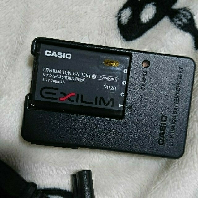 CASIO(カシオ)の特別価格！CASIO EXILIM EX-Z60 NP-20 バッテリー 充電器 スマホ/家電/カメラのスマートフォン/携帯電話(バッテリー/充電器)の商品写真