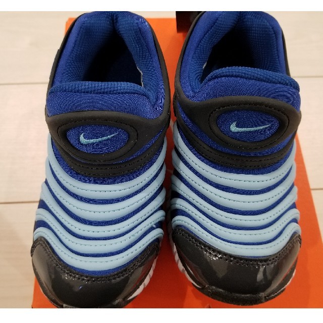 NIKE(ナイキ)の新品 17.5cm ナイキNIKEダイナモフリー428インディゴフォース ブルー キッズ/ベビー/マタニティのキッズ靴/シューズ(15cm~)(スニーカー)の商品写真