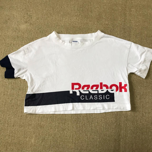 Reebok(リーボック)のリーボック ショート丈Tシャツ レディースのトップス(Tシャツ(半袖/袖なし))の商品写真