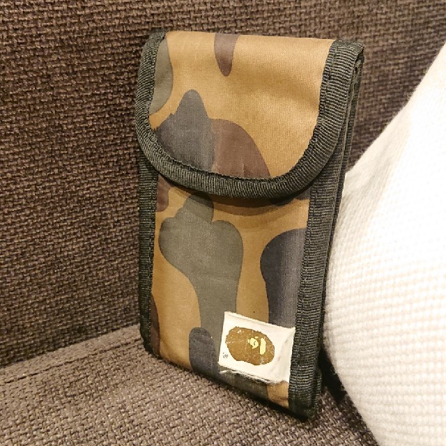 A BATHING APE(アベイシングエイプ)のエイプ☆携帯ケース 中古 スマホ/家電/カメラのスマホアクセサリー(iPhoneケース)の商品写真