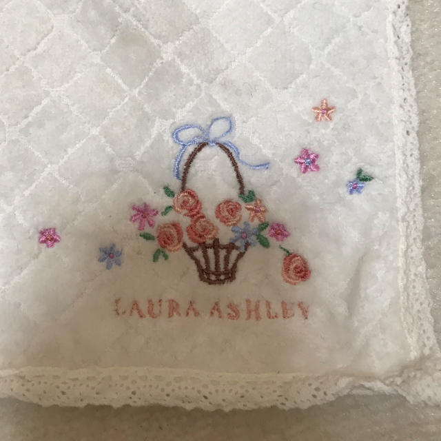 LAURA ASHLEY(ローラアシュレイ)のローラアシュレイ タオルハンカチ レディースのファッション小物(ハンカチ)の商品写真