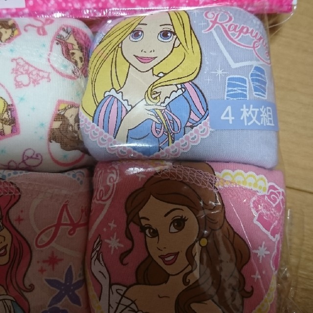 Disney(ディズニー)のDisney プリンセス トレーニングパンツ 95㎝ キッズ/ベビー/マタニティのおむつ/トイレ用品(トレーニングパンツ)の商品写真