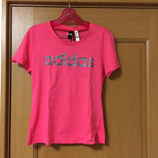 adidas(アディダス)の新品 adidas 半袖Tシャツ レディースのトップス(Tシャツ(半袖/袖なし))の商品写真