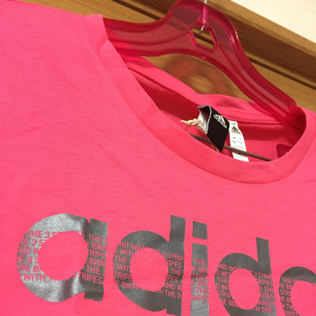 adidas(アディダス)の新品 adidas 半袖Tシャツ レディースのトップス(Tシャツ(半袖/袖なし))の商品写真