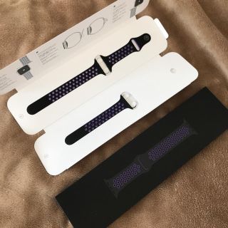 アップルウォッチ(Apple Watch)のApple Watch Nikeバンド Black/Hyper Grape(ラバーベルト)