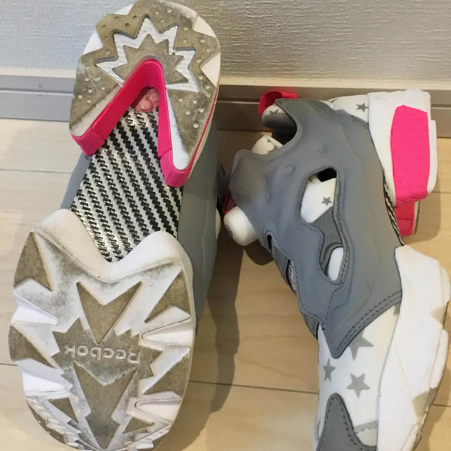 X-girl(エックスガール)のリーボック インスタポンプヒューリー×X-girl コラボスニーカー レディースの靴/シューズ(スニーカー)の商品写真