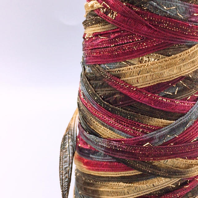 ゴールドラメ入りワイルドラッセルＦカラー  ６０ｇ ハンドメイドの素材/材料(生地/糸)の商品写真