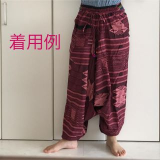 【新品】タイ製 サルエルパンツ 赤色 柄(サルエルパンツ)