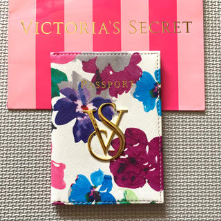 ヴィクトリアズシークレット(Victoria's Secret)のVictoria’s Secret 「新品」花柄パスポートケース(名刺入れ/定期入れ)