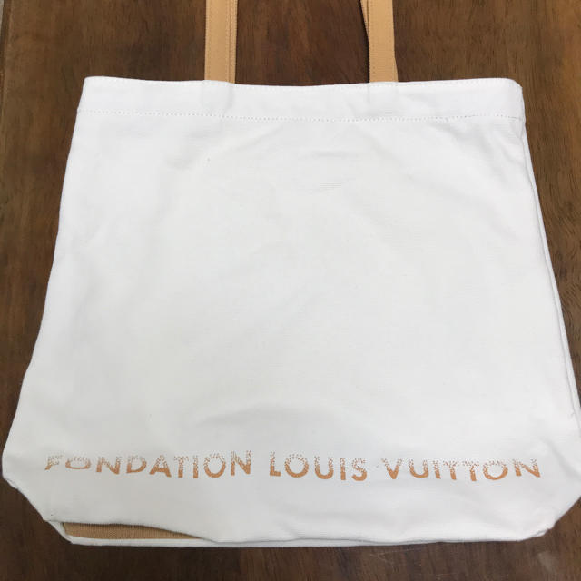 LOUIS VUITTON(ルイヴィトン)のFONDATION LOUIS  VUITTON トートバッグ レディースのバッグ(トートバッグ)の商品写真