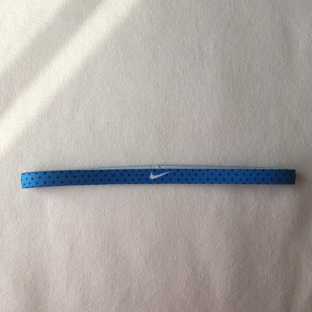 NIKE(ナイキ)のナイキ ヘアバンド 水色 スポーツ/アウトドアのスポーツ/アウトドア その他(その他)の商品写真