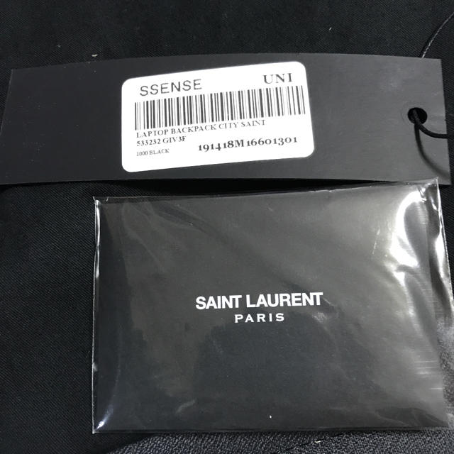 Saint Laurent(サンローラン)のSAINT LAURENT PARIS ブラックシティラップトップバックパック  メンズのバッグ(バッグパック/リュック)の商品写真