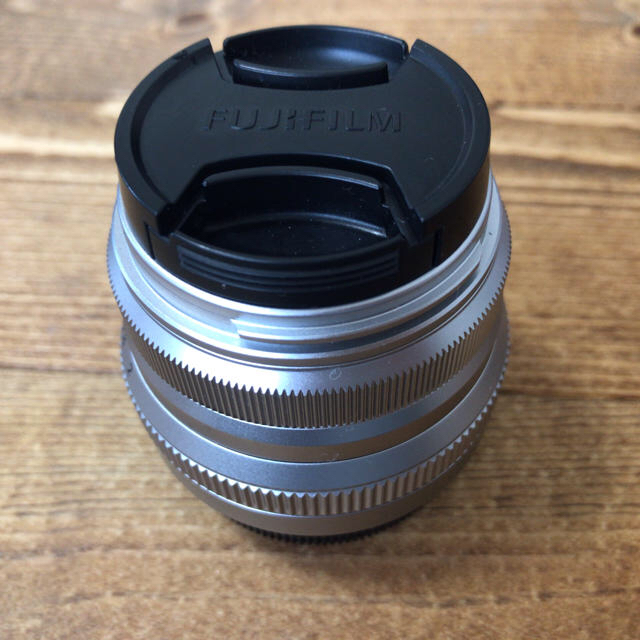 富士フイルム(フジフイルム)のFUJIFILM XF35mm F2 単焦点レンズ 一眼レフ ミラーレス スマホ/家電/カメラのカメラ(レンズ(単焦点))の商品写真