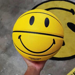 アーバンアウトフィッターズ(Urban Outfitters)の期間限定値下げ！日本未発売　smiley basket ball(バスケットボール)