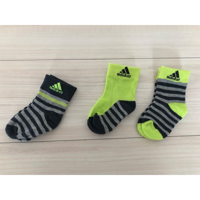 adidas(アディダス)の【未使用】adidas キッズ靴下 3足セット キッズ/ベビー/マタニティのこども用ファッション小物(靴下/タイツ)の商品写真