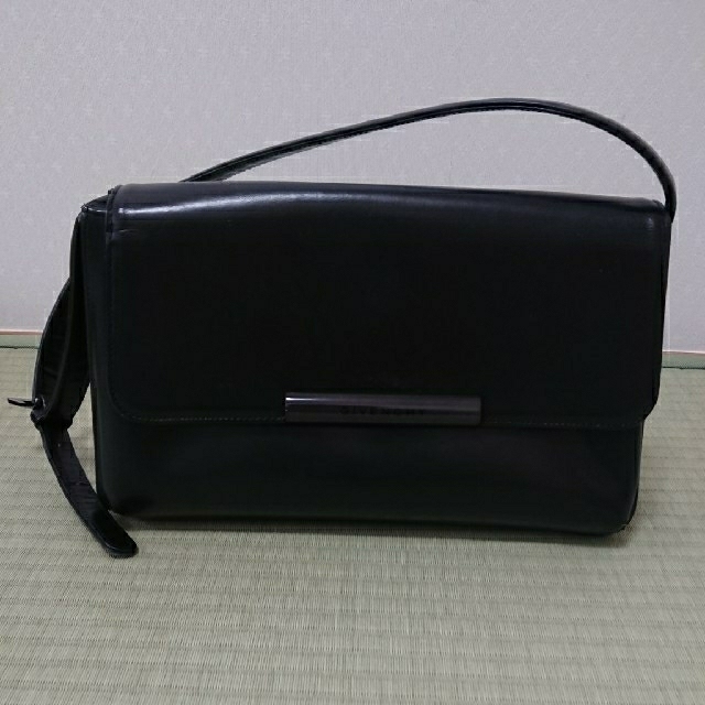 GIVENCHY(ジバンシィ)のジバンシー ショルダーバッグ レディースのバッグ(ショルダーバッグ)の商品写真