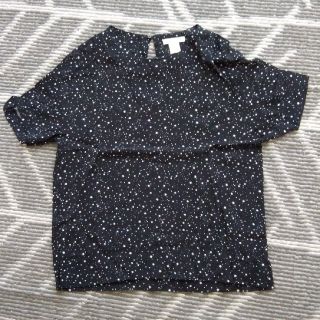 エイチアンドエム(H&M)の状態良好★H＆M★半袖ブラウス　カットソー　Tシャツ　黒　星柄(シャツ/ブラウス(半袖/袖なし))