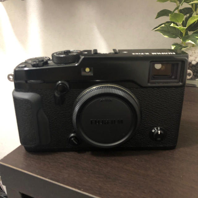 富士フイルム(フジフイルム)のFUJIFILM X-Pro2 スマホ/家電/カメラのカメラ(ミラーレス一眼)の商品写真