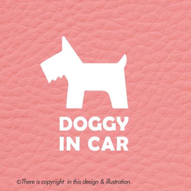 ドッグインカー　dog in car／スタンディング　ステッカー ハンドメイドのペット(その他)の商品写真