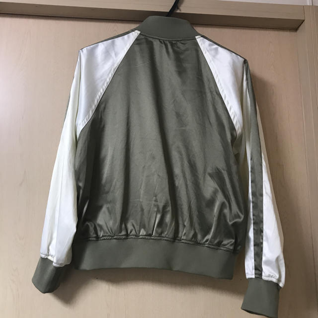 GU(ジーユー)のスカジャン MA-1 ブルゾン レディースのジャケット/アウター(ブルゾン)の商品写真