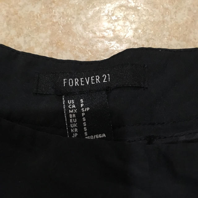 FOREVER 21(フォーエバートゥエンティーワン)のFOREVER 21 パンツ レディースのパンツ(カジュアルパンツ)の商品写真