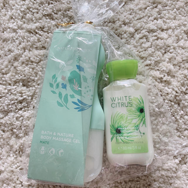 Bath & Body Works(バスアンドボディーワークス)の新品ナチュラルリパブリックボディマッサージバス&ボディワークスボディローション コスメ/美容のボディケア(ボディローション/ミルク)の商品写真