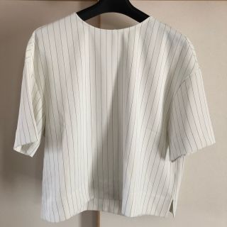 ユニクロ(UNIQLO)のUNIQLO ユニクロ Tシャツ ブラウス 白 ピンストライプ Ｍ(シャツ/ブラウス(半袖/袖なし))