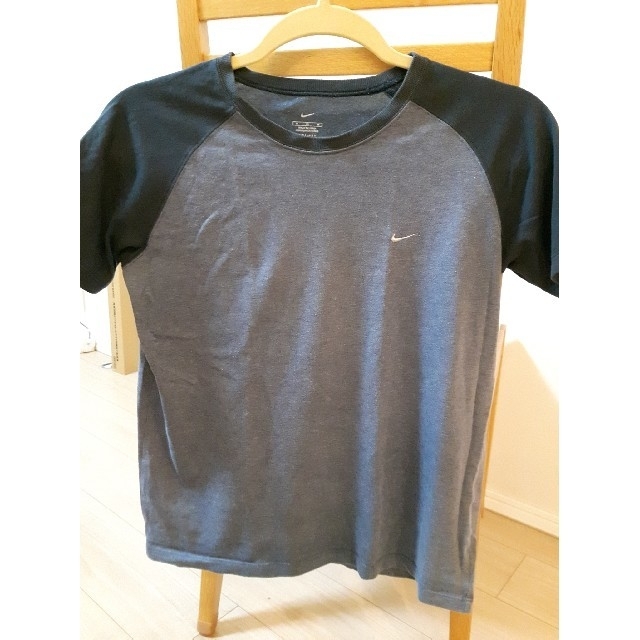 NIKE(ナイキ)のNIKE　Tシャツ　Mサイズ レディースのトップス(Tシャツ(半袖/袖なし))の商品写真