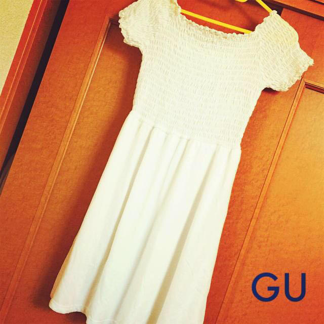 GU(ジーユー)の着画あり＊ オフショルワンピ  レディースのワンピース(ひざ丈ワンピース)の商品写真