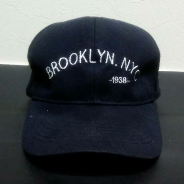 Ron Herman(ロンハーマン)のロンハーマンＮＥＷＹＯＲＫ ＢＲＯＯＫＬＹＮ．ＮＹＣ１９３８刺繍ブラックフリー メンズの帽子(キャップ)の商品写真