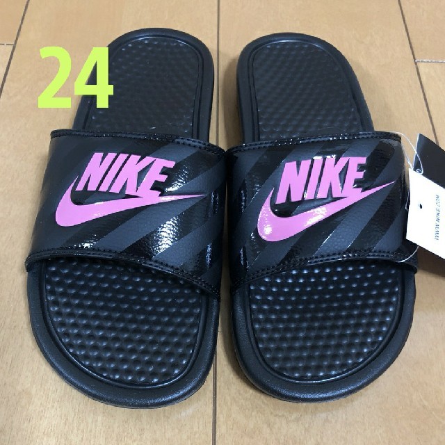 NIKE(ナイキ)のNIKE ナイキ サンダル ウィメンズ レディース ブラック ピンク 24 レディースの靴/シューズ(サンダル)の商品写真